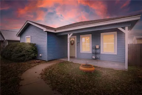 916 E Beth St, Whitney, TX 76692