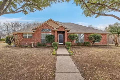 504 Meadowland Dr, Mcgregor, TX 76657