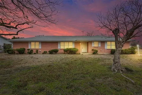 203 S Johnson St, Mart, TX 76664