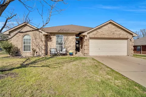315 Sagebrush Ln, Waxahachie, TX 75165