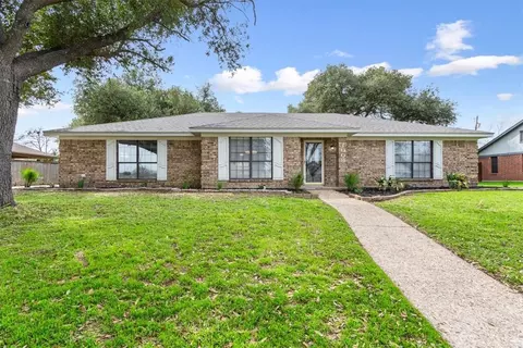 1009 Radisson Dr, Hewitt, TX 76643