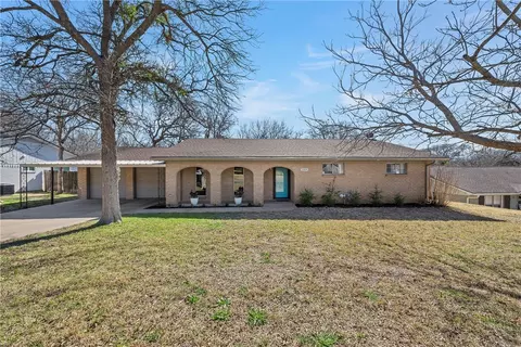 1004 Wedgewood Dr, Woodway, TX 76712