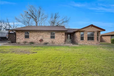 137 Spring Branch Dr, Red Oak, TX 75154