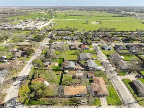 121 Adrian Dr, Robinson, TX 76706 photo 9