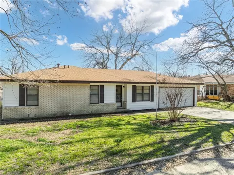 121 Adrian Dr, Robinson, TX 76706 photo 5