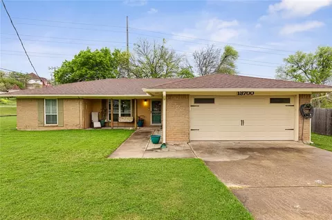 13700 Harbor Dr, Woodway, TX 76712