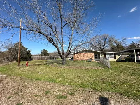 913 Phyllis Ln, Groesbeck, TX 76642