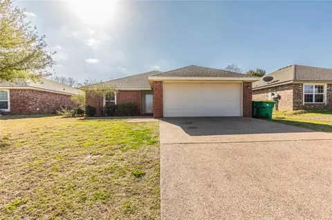 3052 Andalusian Ln, Robinson, TX 76706