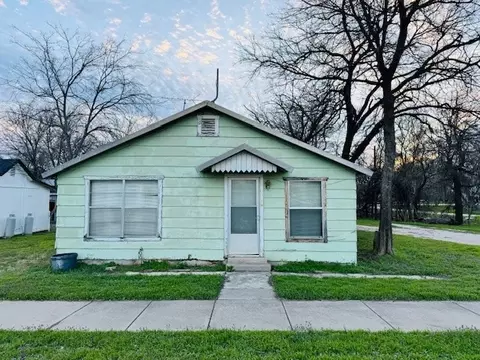 4231 3rd St, Walnut Springs, TX 76690