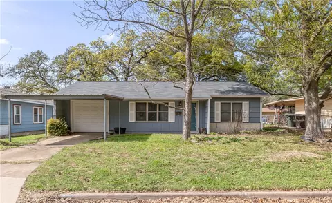 1904 Mockingbird Rd, Bryan, TX 77803