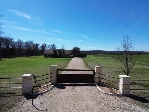 532 Woodlawn Rd, Bruceville, TX 76630