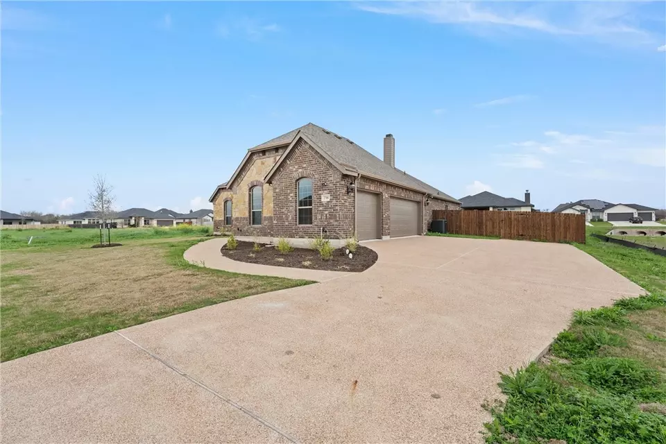  2708 Cibolo Creek Dr, Temple, TX 76502 photo 2