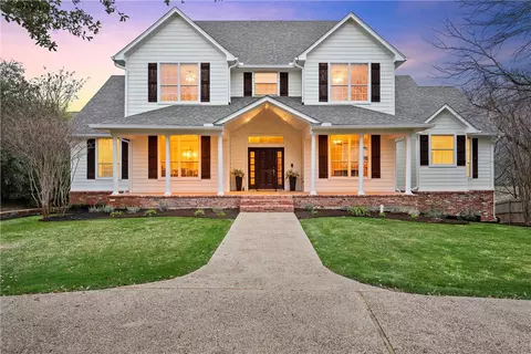 400 Winding Creek Ln, Mcgregor, TX 76657
