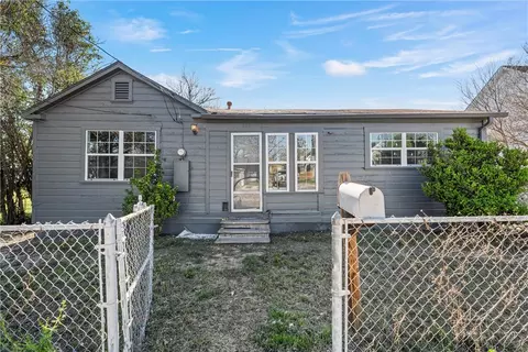 803 S Jackson St, Mcgregor, TX 76657