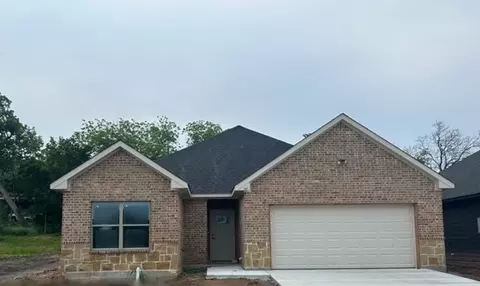 702 College St, West, TX 76691