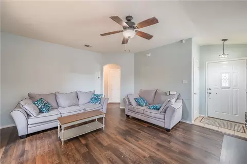 10109 Barton Creek Dr, Waco, TX 76708 photo 6