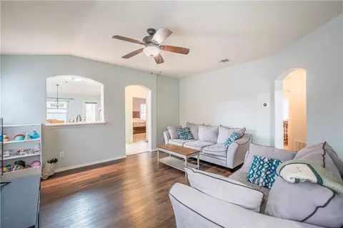 10109 Barton Creek Dr, Waco, TX 76708 photo 5