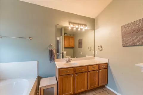 10109 Barton Creek Dr, Waco, TX 76708 photo 17