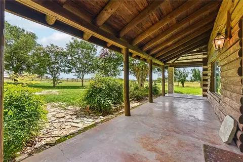 1215 E Main St, Troy, TX 76579