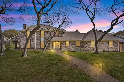 9916 Burgundy Ln, Woodway, TX 76712