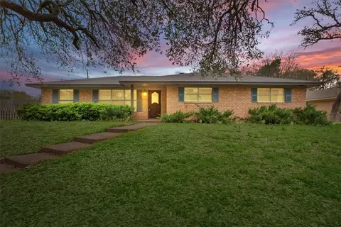 700 Topeka Dr, Woodway, TX 76712
