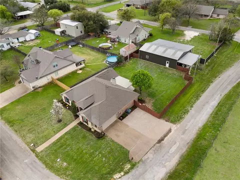 434 N Avenue F Ave, Crawford, TX 76638