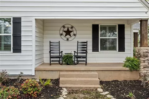 Exterior - 534 Mcgregor South Loop, Mcgregor, TX 76657 photo 5 of 7