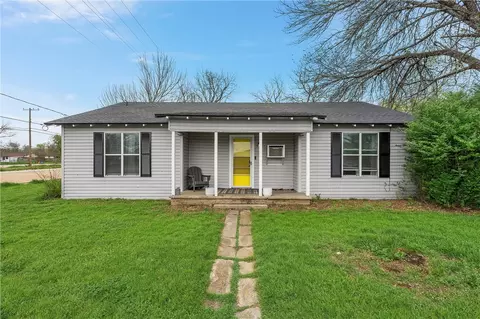 301 W Ronda St, West, TX 76691