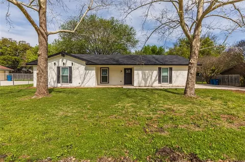 412 E Spring Valley Rd, Hewitt, TX 76643