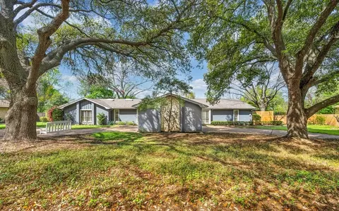 3724 Laguna Vista Dr, Waco, TX 76708
