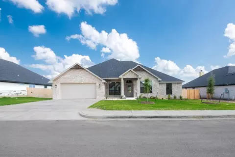 808 Secretariat Dr, Hewitt, TX 76643