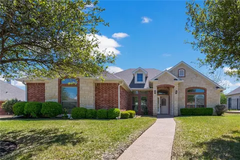 1308 Buffalo Pass Dr, Woodway, TX 76712