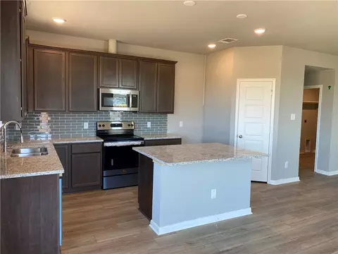 4104 Centerfire Rd, Waco, TX 76705 photo 3