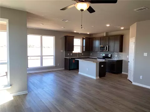4104 Centerfire Rd, Waco, TX 76705 photo 4