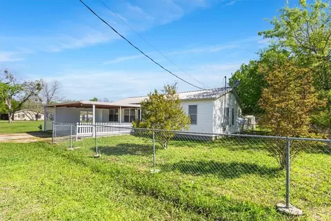 705 S Commerce St, Mart, TX 76664
