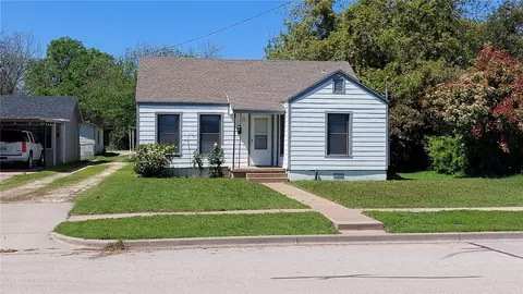 807 N Davis St, West, TX 76691