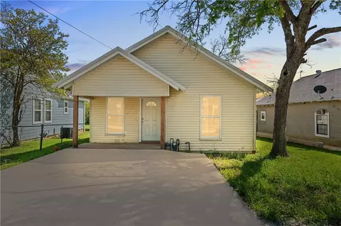 702 E Walnut St, Hillsboro, TX 76645