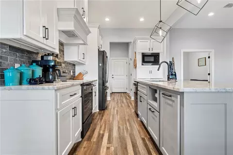 907 Heriot Ct, Mcgregor, TX 76657 photo 9