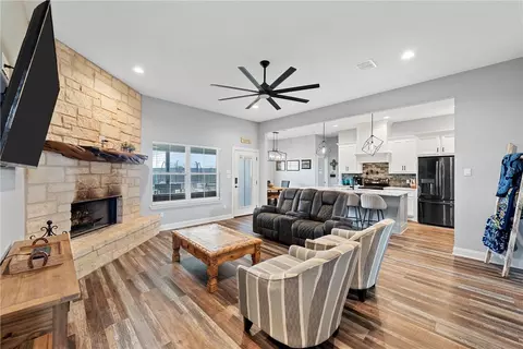 907 Heriot Ct, Mcgregor, TX 76657 photo 3