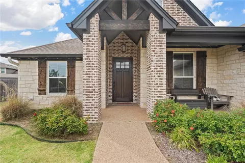 907 Heriot Ct, Mcgregor, TX 76657 photo 2