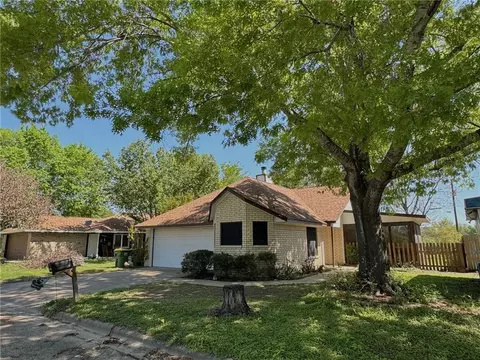 703 Cherry Dr, Groesbeck, TX 76642