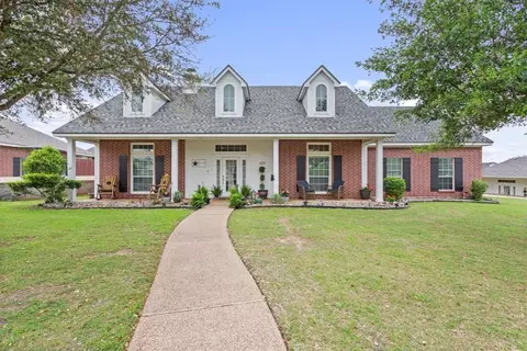429 W Wall St, Hewitt, TX 76643