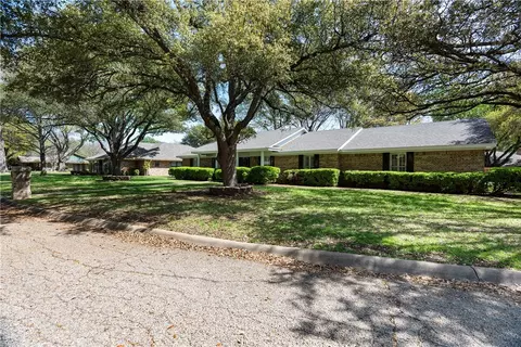400 Delmore Dr, Hillsboro, TX 76645