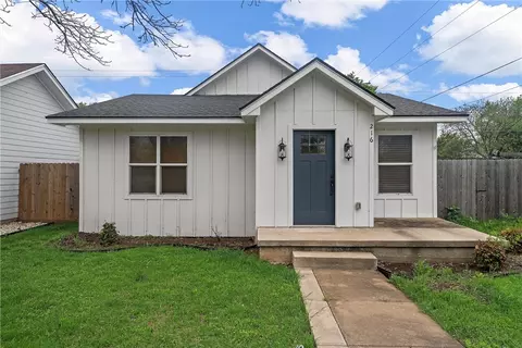 216 N Harrison St, Mcgregor, TX 76657