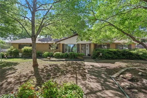 8000 Mulberry Ln, Woodway, TX 76712