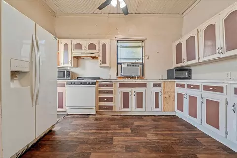 406 Eagle Dr, Eddy, TX 76524 photo 9