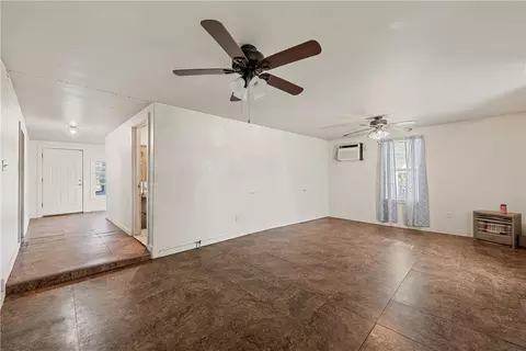 406 Eagle Dr, Eddy, TX 76524 photo 2