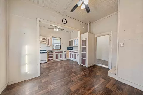 406 Eagle Dr, Eddy, TX 76524 photo 7