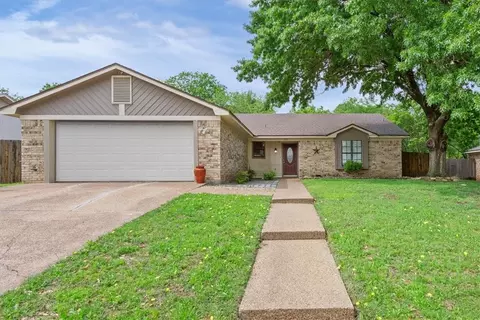 717 Seminole Trl, Hewitt, TX 76643