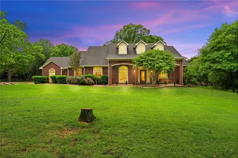 1175 Autumn Oaks Cir, China Spring, TX 76633